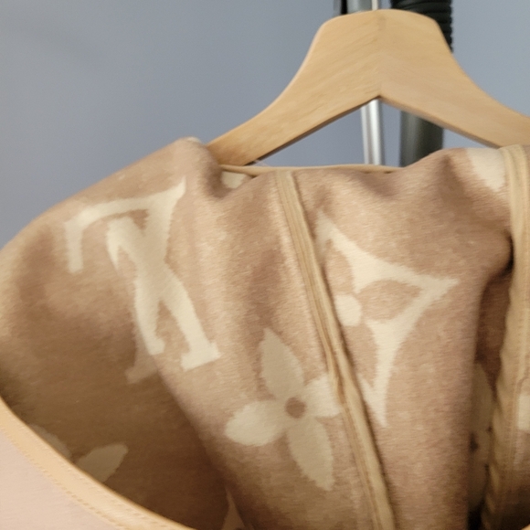 Tan Hooded Coat with Belt Size M, NEW - Picture 4 of 13